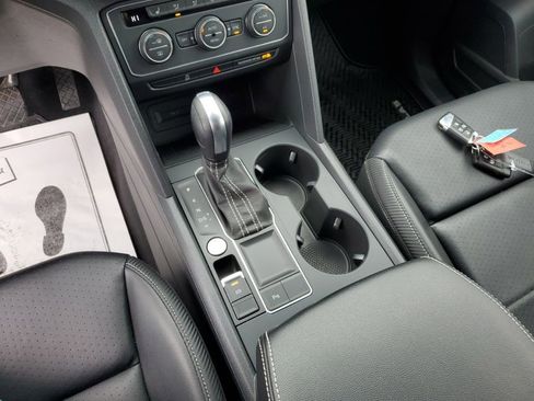 Used 2021 Volkswagen Atlas Cross Sport SE image 25