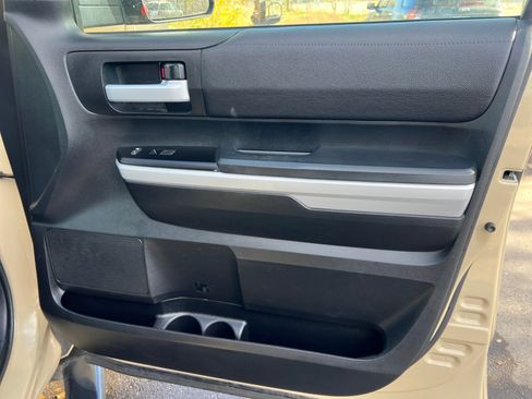 Used 2019 Toyota Tundra SR5 w/ SR5 Upgrade Package image 17