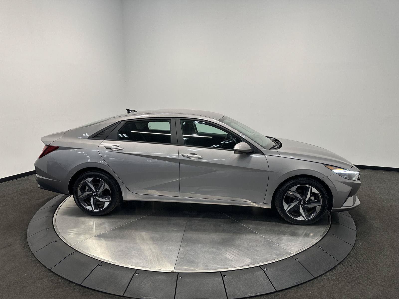 Certified 2023 Hyundai Elantra SEL w/ Convenience Package FWD image 8
