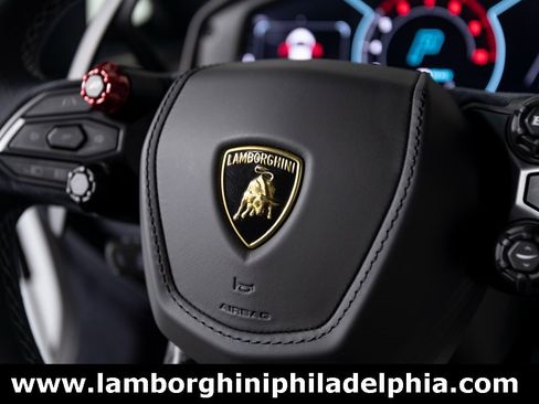 Used 2025 Lamborghini Revuelto image 18