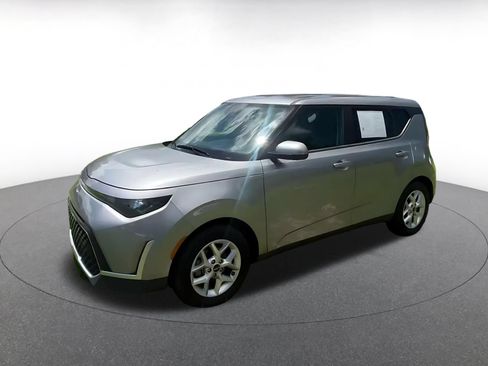 Used 2025 Kia Soul LX w/ LX Technology Package FWD image 8