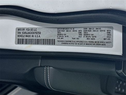 New 2025 Jeep Grand Cherokee L Laredo image 18