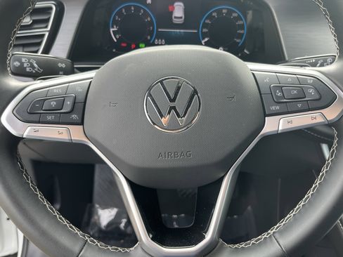 Used 2025 Volkswagen Atlas Cross Sport SE image 18