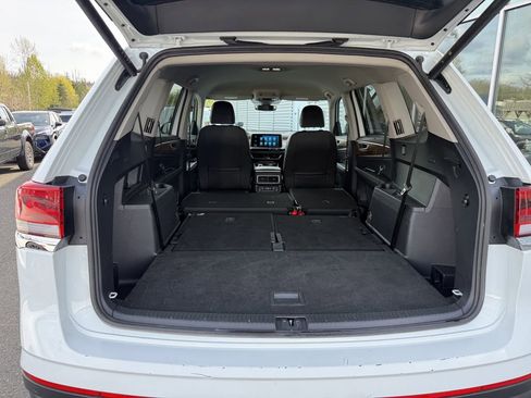 Used 2025 Volkswagen Atlas SE image 29