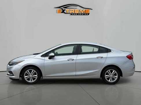 Used 2017 Chevrolet Cruze LT FWD image 3