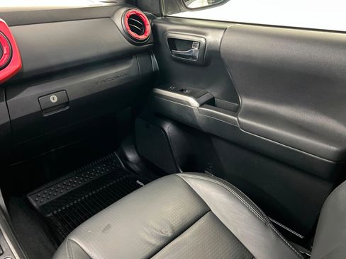 Used 2019 Toyota Tacoma TRD Sport w/ TRD Premium Sport Package image 11