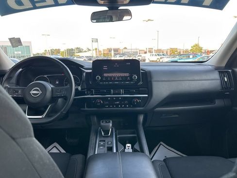 Used 2025 Nissan Pathfinder SV FWD image 14