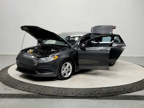 Used 2018 Ford Fusion SE image 11