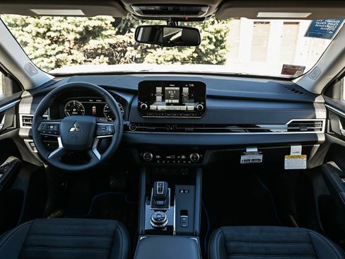 New 2025 Mitsubishi Outlander SE AWD/4WD image 13