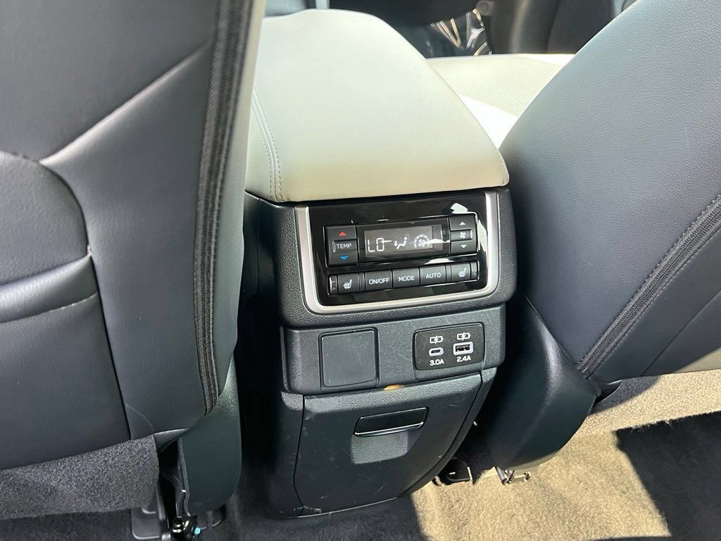 Used 2023 Subaru Ascent Limited AWD/4WD image 17