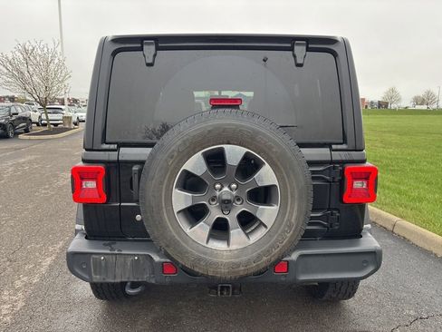Used 2018 Jeep Wrangler Unlimited Sahara w/ Dual Top Group image 8
