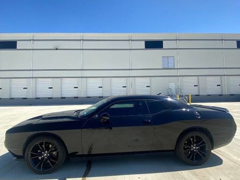 Used 2017 Dodge Challenger SXT Plus image 8