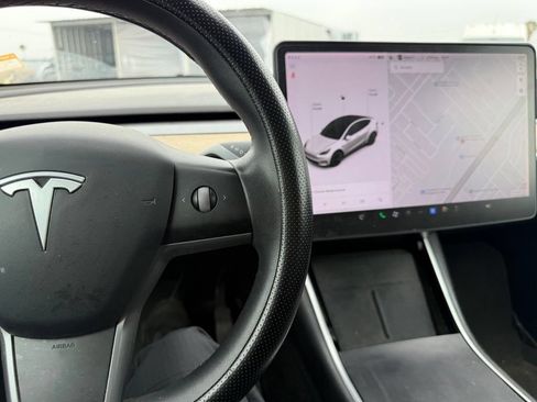 Used 2021 Tesla Model Y Long Range AWD/4WD image 8