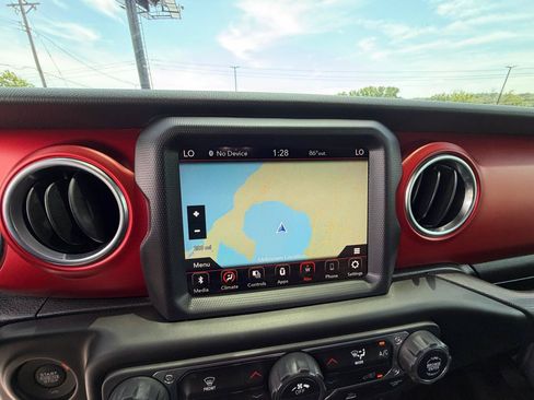 Used 2021 Jeep Gladiator Rubicon AWD/4WD image 29