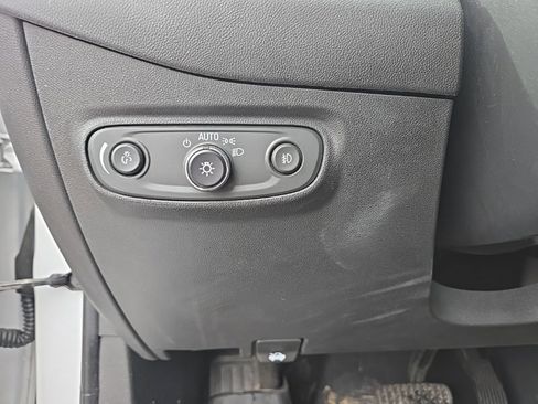 Used 2020 Chevrolet Equinox LT image 8