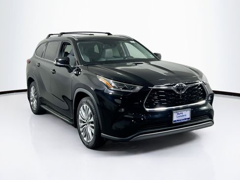 Used 2023 Toyota Highlander Platinum AWD/4WD image 3