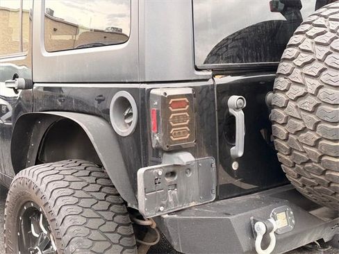 Used 2018 Jeep Wrangler Unlimited Sport S image 11