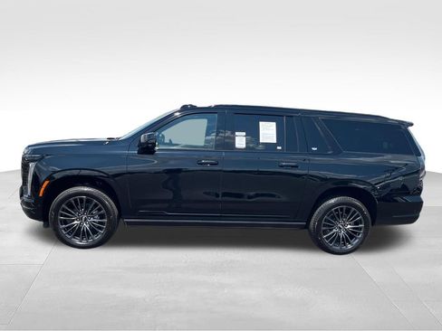 Used 2026 Cadillac Escalade ESV Platinum Sport AWD/4WD image 2