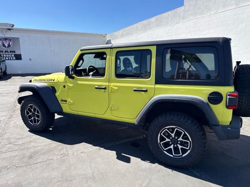 Used 2024 Jeep Wrangler Unlimited Rubicon AWD/4WD image 23