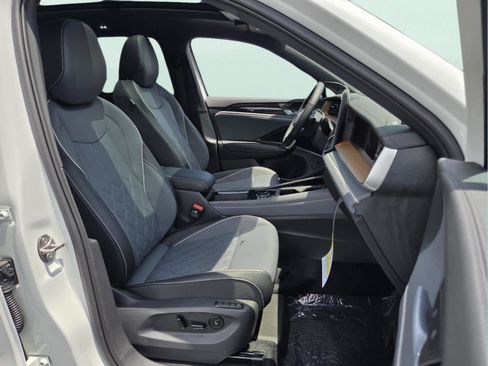 New 2026 Volkswagen Tiguan SEL R-Line AWD/4WD image 18