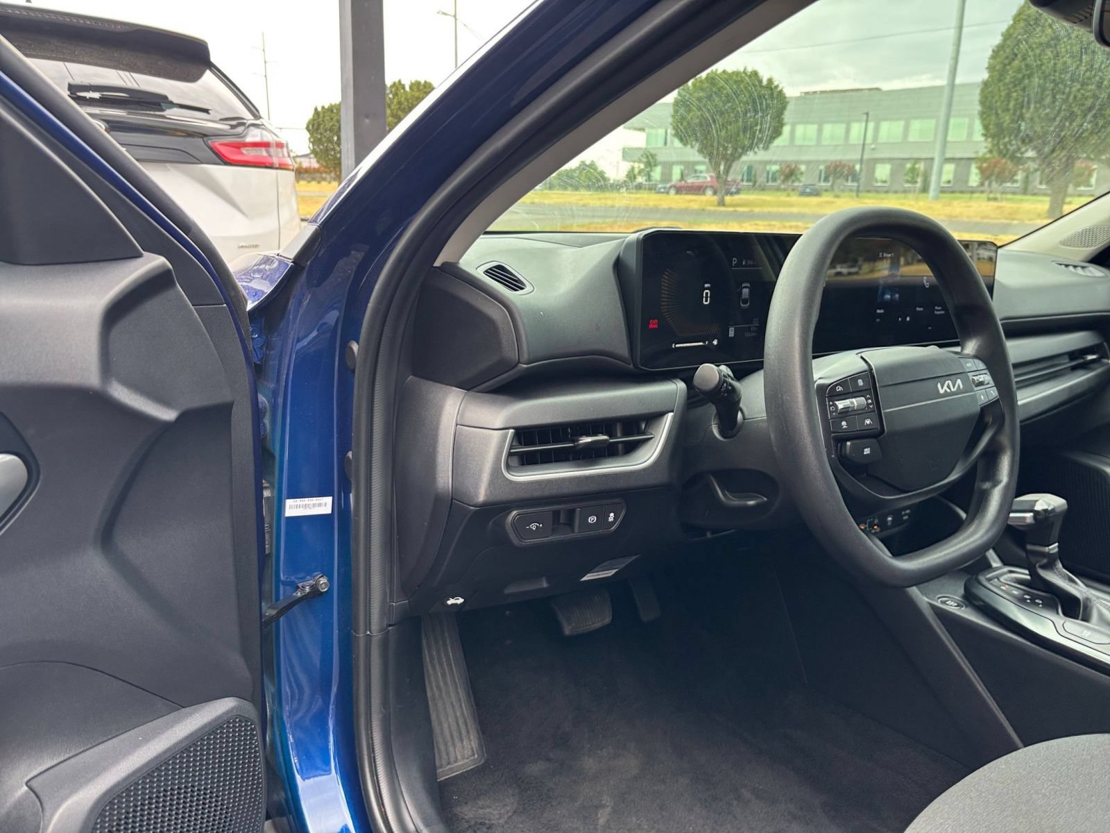 Used 2025 Kia K4 FWD image 32