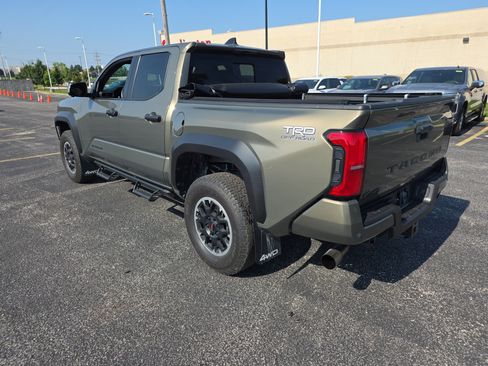 Used 2024 Toyota Tacoma TRD Off-Road w/ TRD Off Road Premium Package AWD/4WD image 6