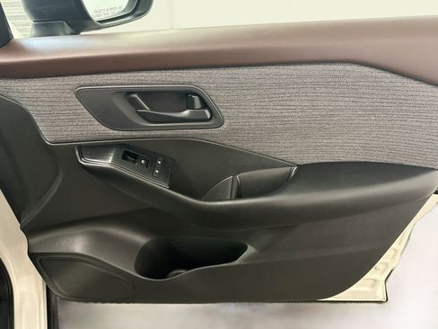 Used 2023 Nissan Rogue S AWD/4WD image 32