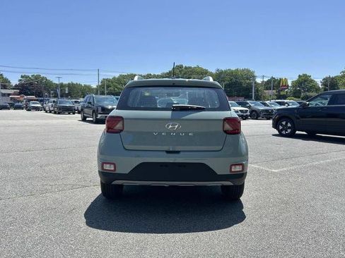 New 2026 Hyundai Venue SEL FWD image 3