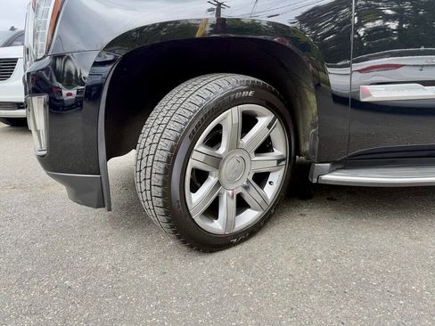 Used 2016 Cadillac Escalade Luxury AWD/4WD image 32