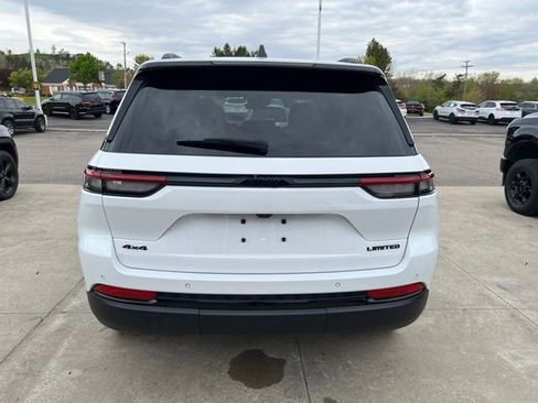 Certified 2025 Jeep Grand Cherokee Limited w/ Black Appearance Package AWD/4WD image 5