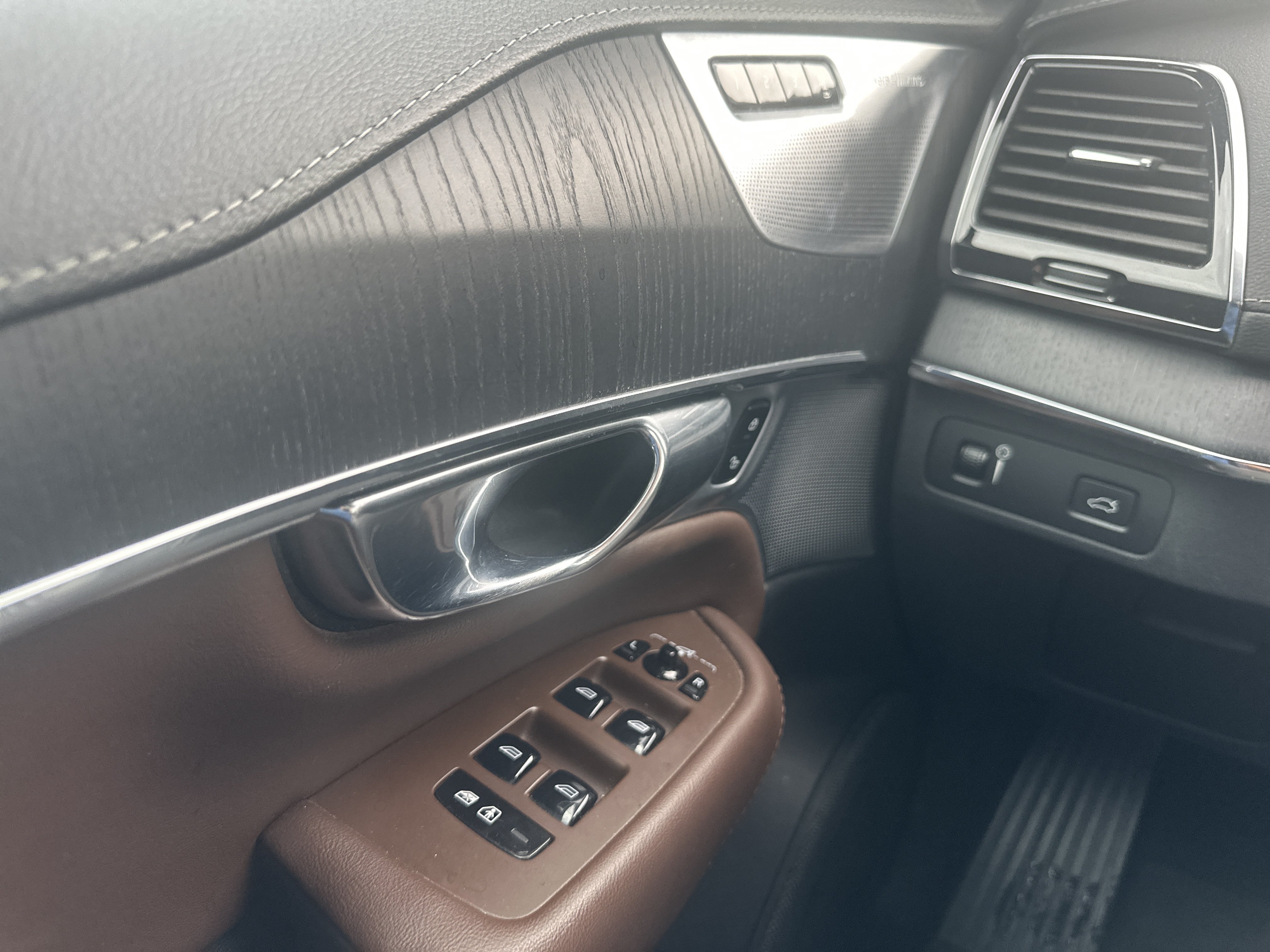 Used 2021 Volvo XC90 T6 Inscription w/ Lounge Package AWD/4WD image 25