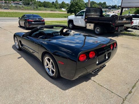 Used 2004 Chevrolet Corvette Convertible w/ Preferred Equipment Group RWD image 27