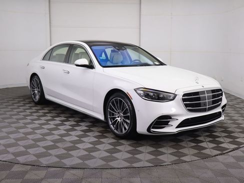 New 2026 Mercedes-Benz S 580e 4MATIC Sedan image 3