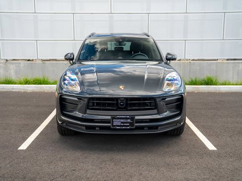 Certified 2026 Porsche Macan AWD/4WD image 6