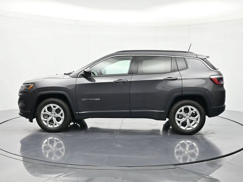 Used 2024 Jeep Compass Latitude AWD/4WD image 8