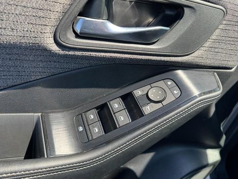 Used 2023 Nissan Rogue SV image 15