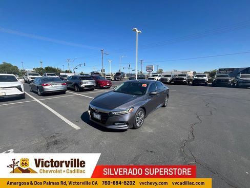 Used 2018 Honda Accord Touring image 1