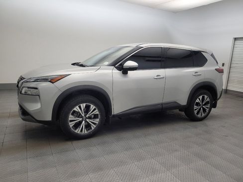 Used 2021 Nissan Rogue SV FWD image 2