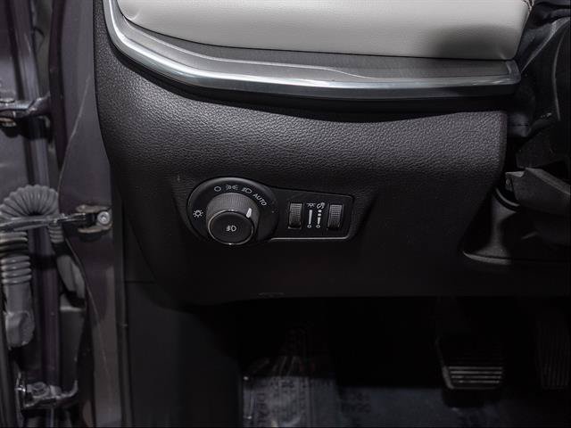 Used 2024 Jeep Compass Limited AWD/4WD image 10