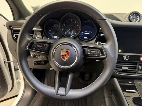 Certified 2025 Porsche Macan image 15