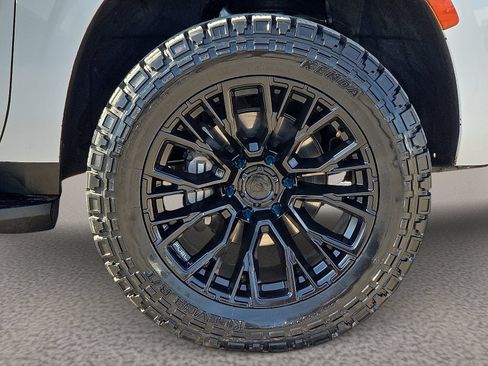 Used 2023 GMC Yukon AT4 AWD/4WD image 7