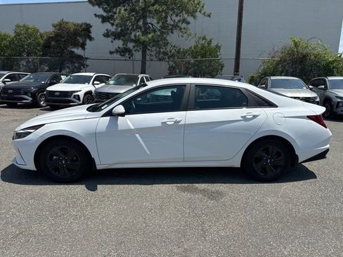 Used 2023 Hyundai Elantra Blue FWD image 17