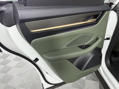 Certified 2025 Porsche Macan 4S Electric AWD/4WD image 30