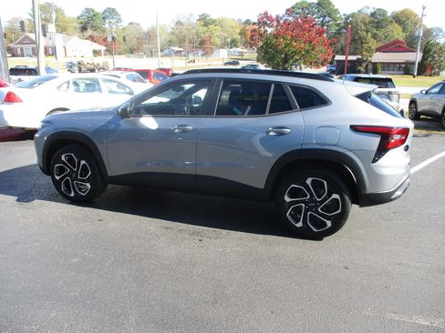 New 2026 Chevrolet Trax RS w/ Sunroof Package image 5