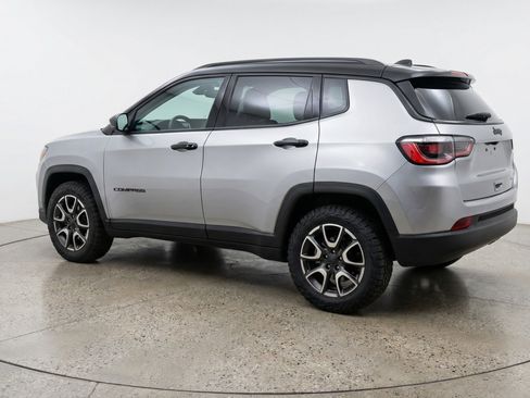 Used 2025 Jeep Compass Trailhawk AWD/4WD image 6