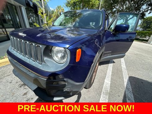 Used 2017 Jeep Renegade Latitude FWD image 2