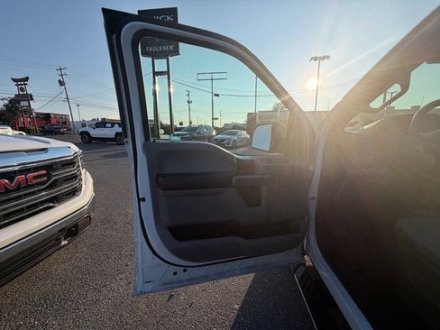 Used 2019 Ford F150 XLT w/ Equipment Group 302A Luxury AWD/4WD image 31