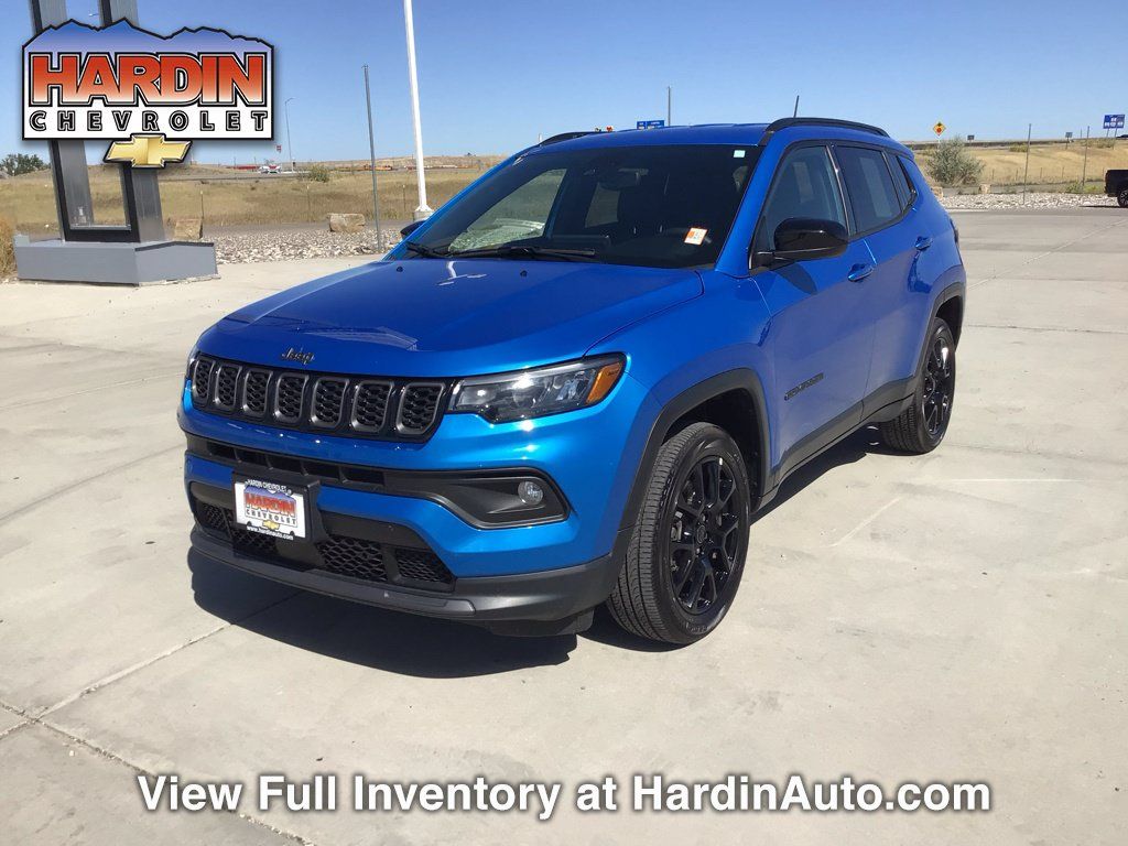 Used 2025 Jeep Compass Latitude w/ Convenience Group AWD/4WD image 1