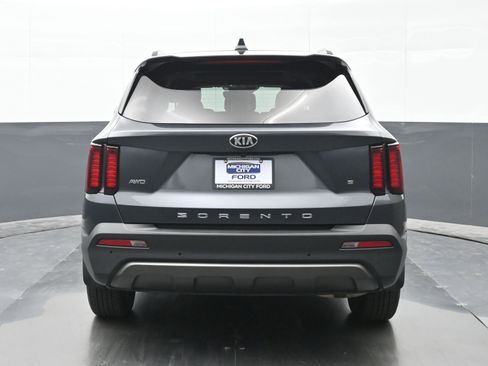 Used 2021 Kia Sorento S w/ Panoramic Sunroof Package AWD/4WD image 2