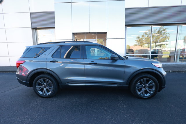 Certified 2021 Ford Explorer XLT w/ Equipment Group 202A AWD/4WD image 3